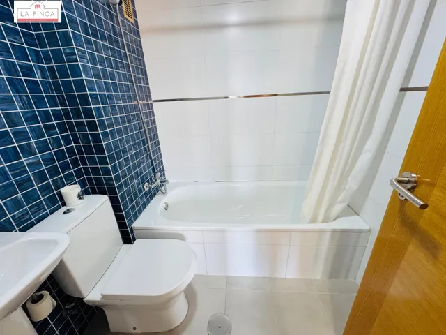 VIVIENDA 2 DORMITORIOS GARAJE Y TRASTERO CERCA DEL CENTRO — 35