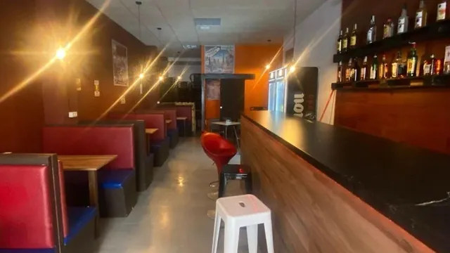 INCREIBLE LOCAL COMERCIAL A 50 MTS DE LA PLAYA DEL PUERTO DE SAGUNTO — 3