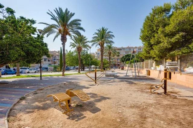 Venta de Apartamento 2 dormitorios zona Habaneras,piscina comunitaria en Torrevieja. — 45