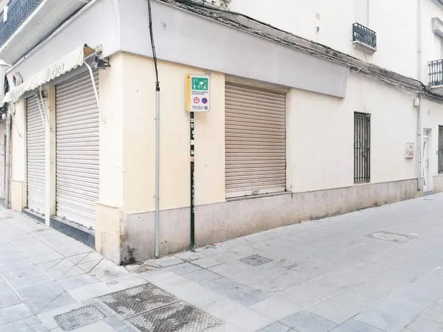 BAJO COMERCIAL CON POSIBILIDAD DE VIVIENDA EN VENTA — 6