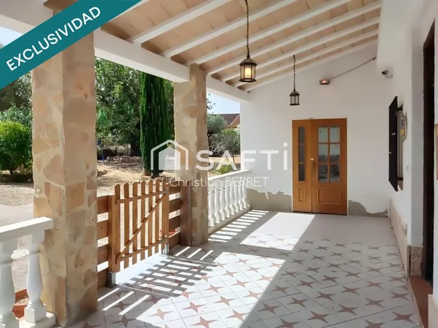 Chalet independiente con piscina y gran parcela. — 3