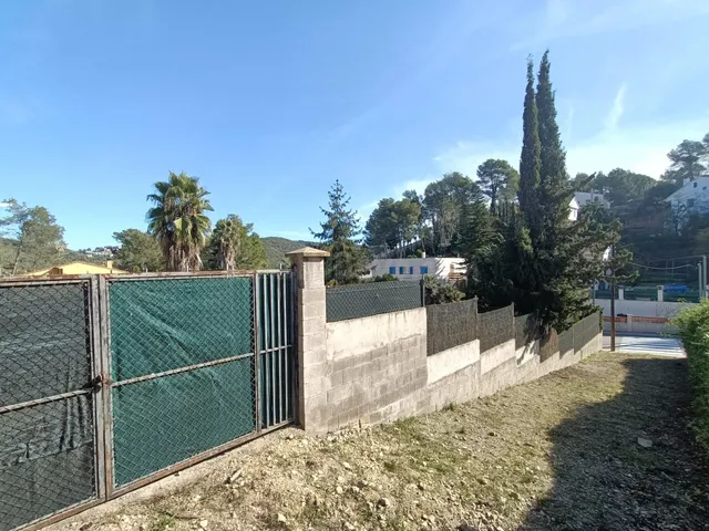 ¡Dos terrenos amplios y bien orientados! — 4