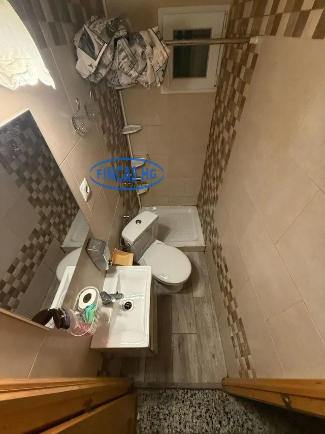 Amplio y luminoso piso reformado ubicado en el barrio de Carolinas junto a la Plaza Castellón — 40