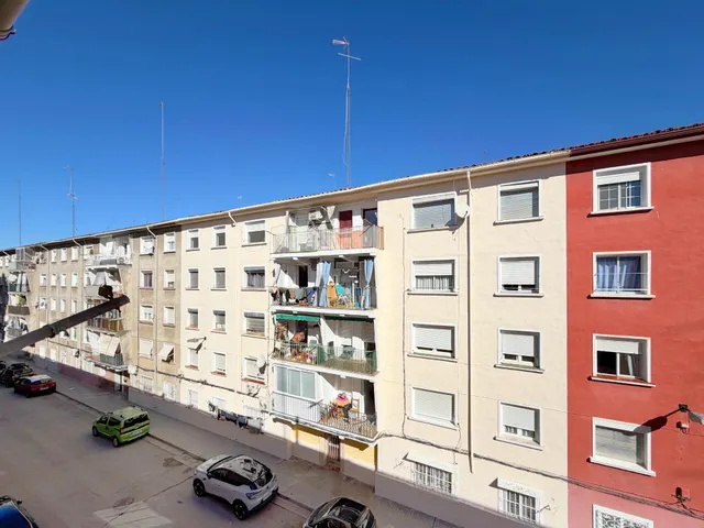 SE VENDE PISO DE TRES DORMITORIOS CON COCINA INDEPENDIENTE PARA REFORMAR - PICARRAL - ZARAGOZA — 11