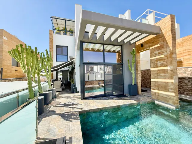 Villa 3 habitaciones 132m² en venta - Lomas de Cabo Roig — 39