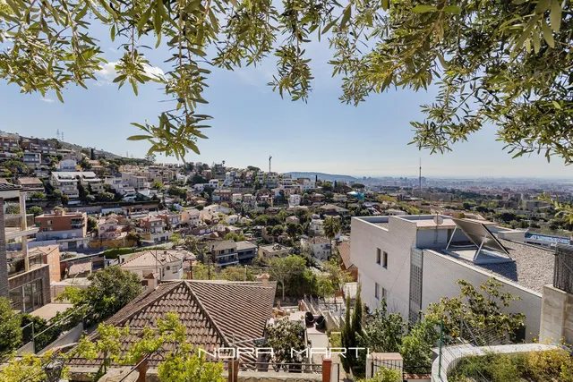 CASA A  NOSTRA SENYORA DE LOURDES — 32