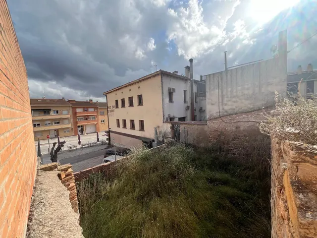 Parcela para edificar en pleno centro con 190 m2 por 45.000 Eur — 2