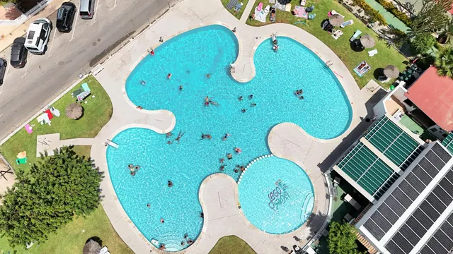 Bungalow en planta baja con licencia turística, piscina y garaje – ¡ideal para inversión! — 25
