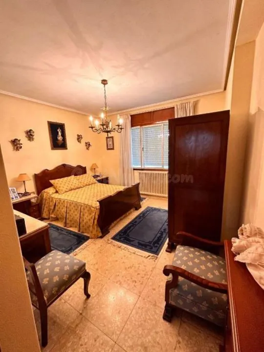 OPORTUNIDAD!!! CASA INDEPENDIENTE DE TRES PLANTAS EN VENTA E - foto 5