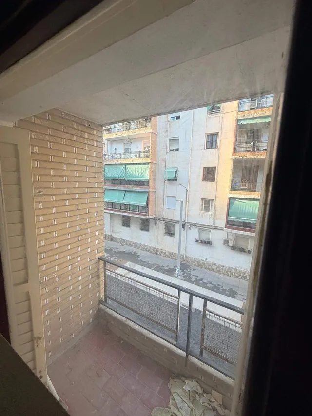 Piso para reforma integral en 2ª planta, con balcón y mucha  - foto 4