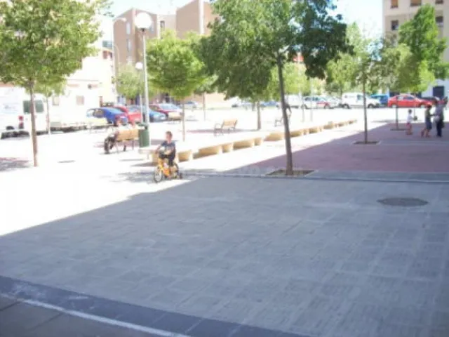 Estupendo local en venta en Rochapea - foto 2