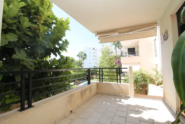 PLANTA BAJA CON JARDIN , GARAJES, TRASTERO Y PISICINA COMUNITARIA JUNTO A MARIVENT — 4