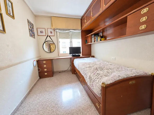 Amplio piso de 3 habitaciones junto a la Glorieta y el puerto de Santa Pola — 22