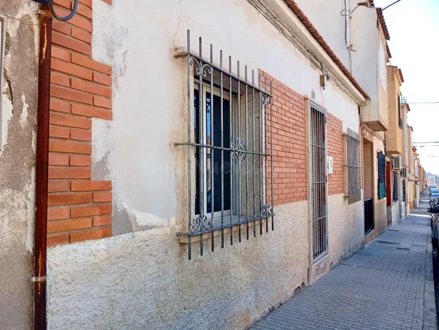 Casa en planta baja con garaje y patio en Barrio Peral, Cart