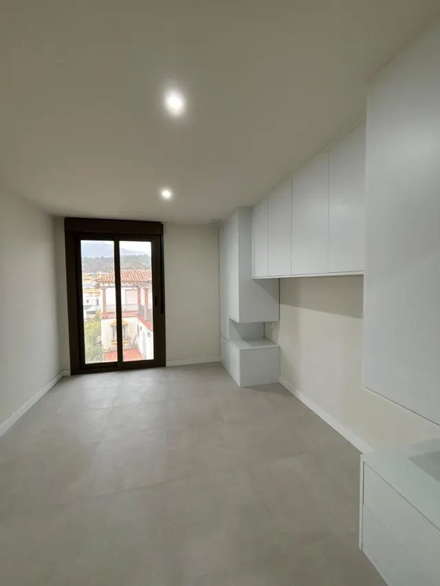 Se vende ático con piscina privada en Estepona — 25
