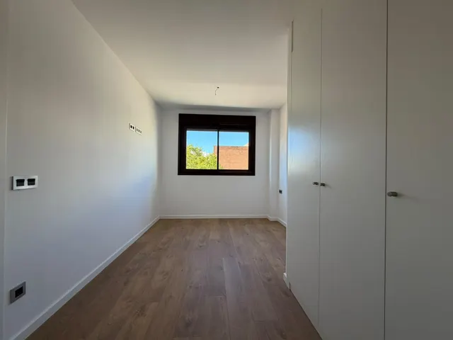Tu nuevo hogar a estrenar en el Centre de Sabadell: 2 habitaciones, 2 baños, balcón, parking y trastero incluidos — 16
