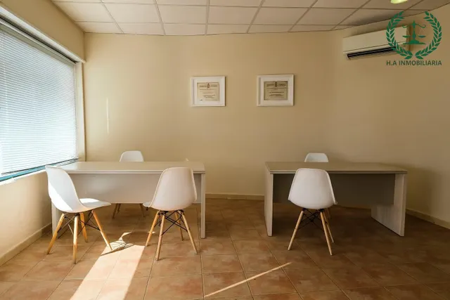 ¡Oportunidad Única! Local de Oficina en el Corazón Comercial del Pueblo — 2