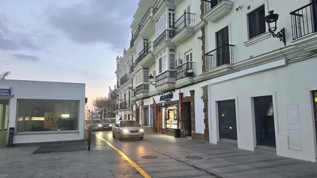 LOCAL COMERCIAL EN EL CENTRO DE CHICLANA — 7
