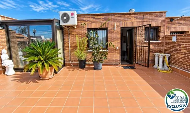 Ático Dúplex de 3 habitaciones con amplias Terrazas, piscina - foto 2