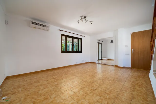 Adosado amplio y luminoso con terraza privada exterior — 9