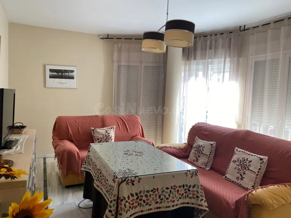 Oportunidad de piso en pleno centro del pueblo todo exterior orientación sur !!!!