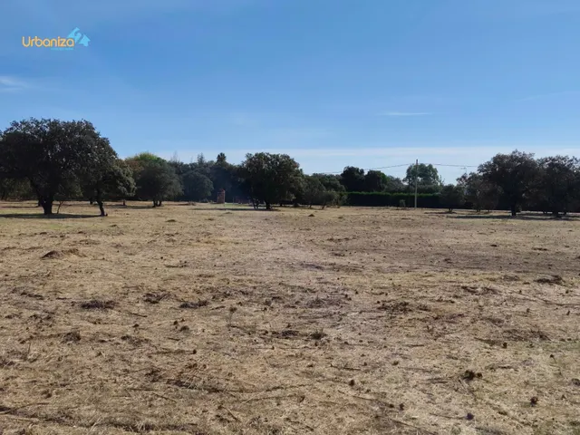 Parcela en tres arroyos totalmente vallada con pozo, portera de entrada y  2 acometidas de luz — 16