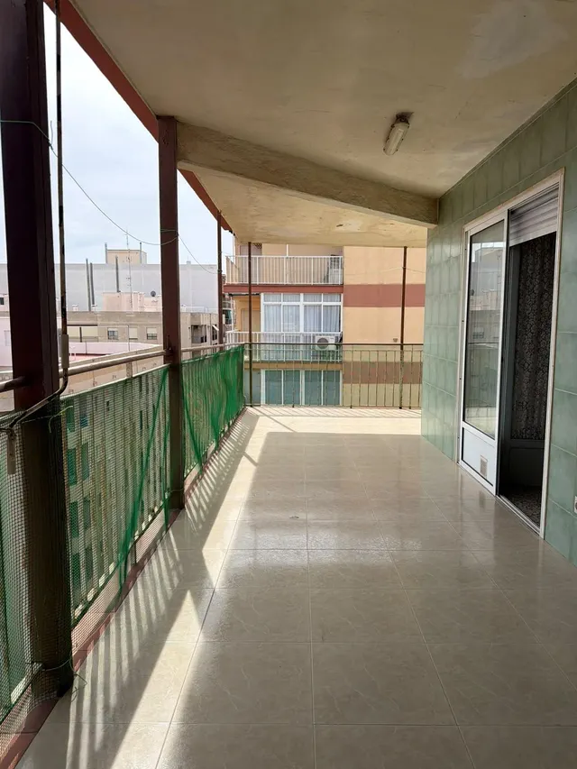 Ático con gran terraza y vistas al mar junto al puerto — 11