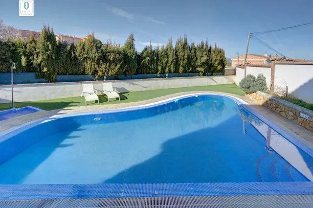 ESPECTACULAR CHALET CON PISCINA EN OTURA — 9