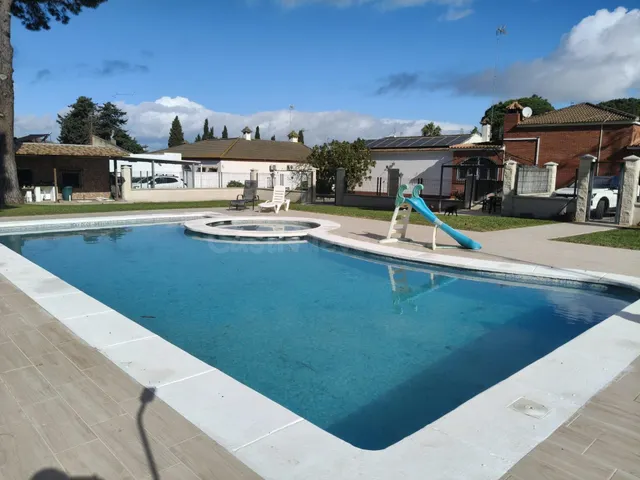 SE VENDE CHALET ADOSADO EN CHICLANA, ZONA PINAR DE LOS FRANC - foto 4