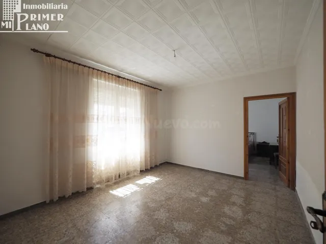 *Casa de planta baja de 297 m2, a dos calles con 14 metros f - foto 5