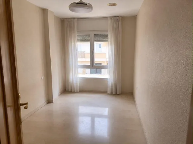 Espectacular piso de 144 m2 en jardines de medina, Almería — 18