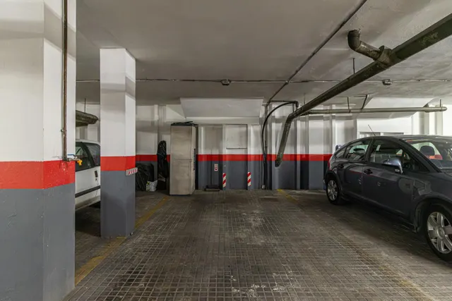 ¡Excelente oportunidad en pleno centro! Espacioso y luminoso piso de 4 dormitorios con garaje subterráneo! — 47