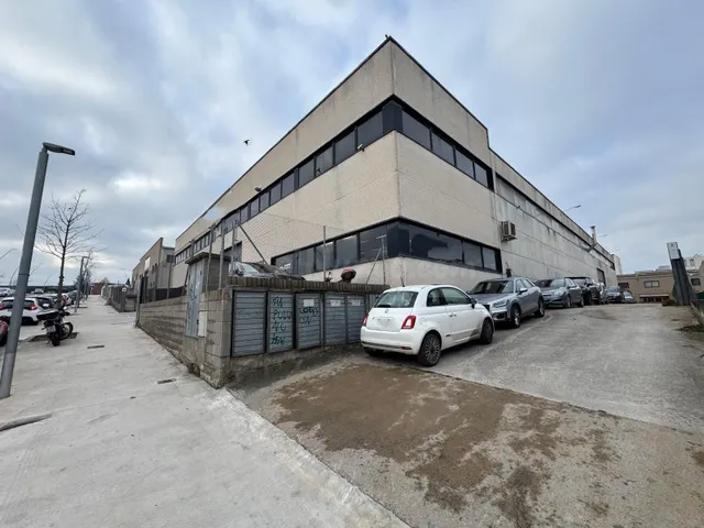Espectacular nave industrial aislada de 2200 m2 sobre parcel - foto 4