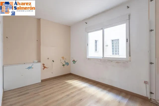 Piso con garaje, trastero y excelente ubicación en Huétor Vega — 14