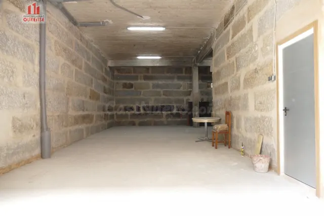 LOCAL COMERCIAL DIAFANO EN LA ZONA DE O COUTO — 2