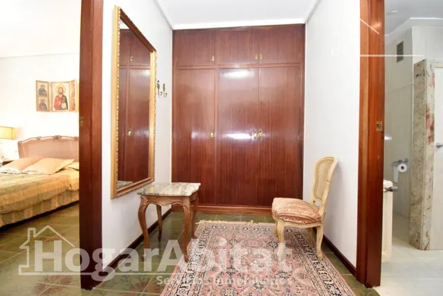 GRAN PISO SEÑORIAL CON BALCÓN Y TERRAZA EN AVENIDA PRINCIPAL — 40