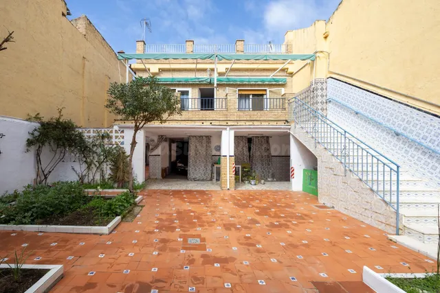 CASA EN PLENO CENTRO DE ARMILLA