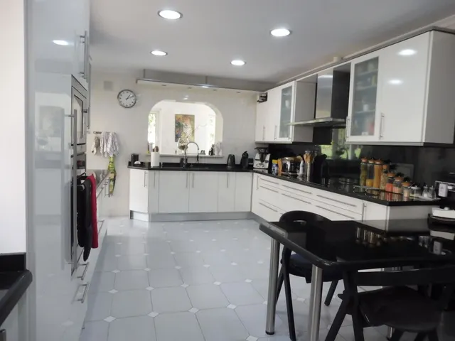 Villa de Lujo de 5 dormitorios en La Carihuela, Torremolinos — 6