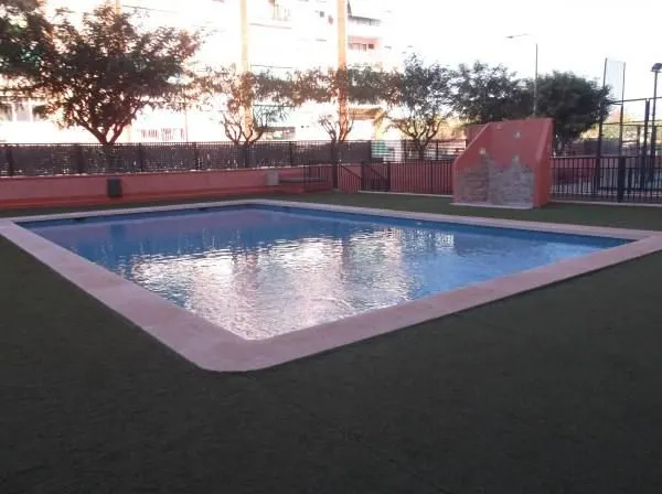Vivienda con garaje y piscina — 21