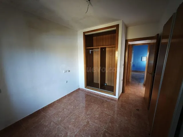 ¡APARTAMENTO CON GRAN TERRAZA Y PISCINA EN ARENALES DEL SOL! - foto 2