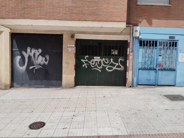 Urbis te ofrece un garaje en venta en zona Pizarrales, Salamanca. — 9