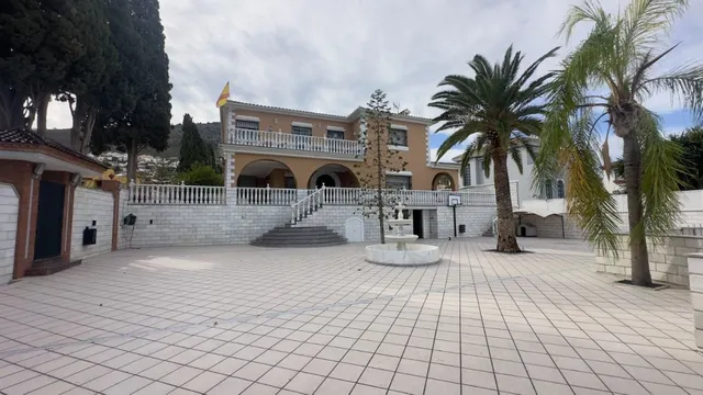 Chalet 8 habitaciones 700m² en venta - Centro — 33