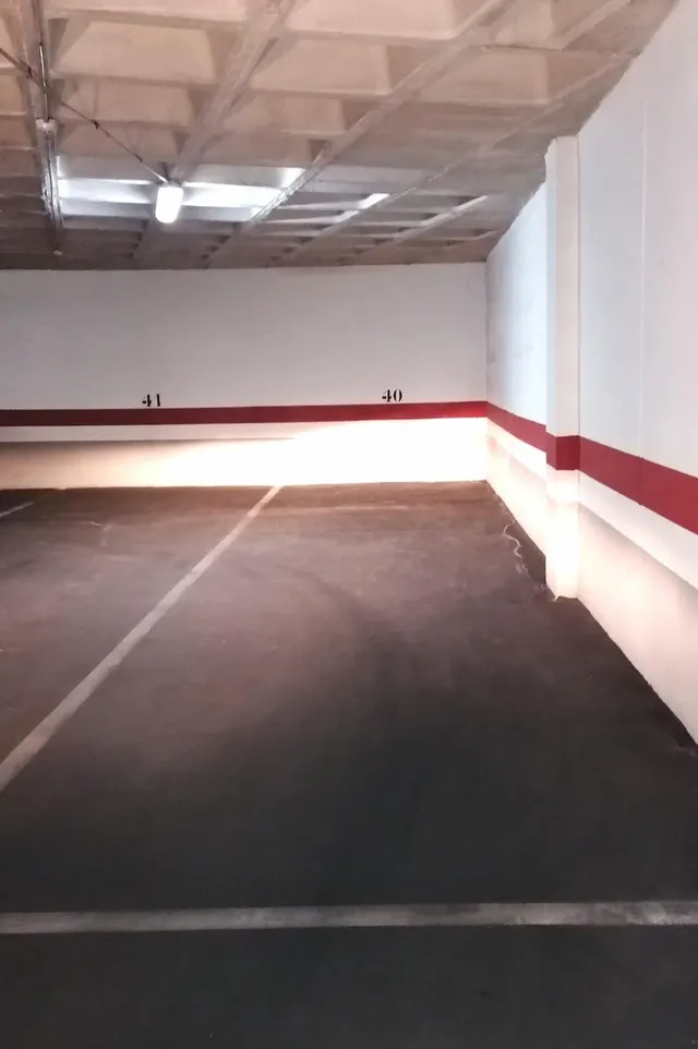 PLAZA GRANDE PARA DOS COCHES — 3