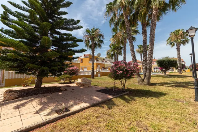 ADOSADO DE 2 DORMITORIOS 2 BAÑOS EN LA REGIA ( ORIHUELA COSTA ) — 40
