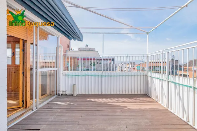 Atico de 3 dorm. junto al HIPERCOR (Terraza de 50 m2). - foto 4