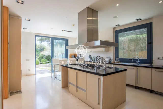 Exclusiva casa en venta con espectaculares vistas al mar y gran privacidad — 16