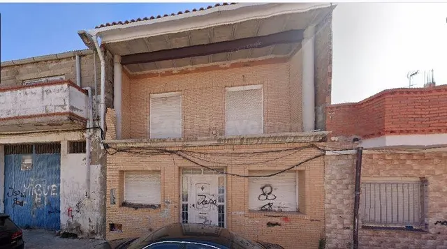 SE VENDE piso OKUPADO en Calle Sierra Mariola Nº 23 Sagunto/