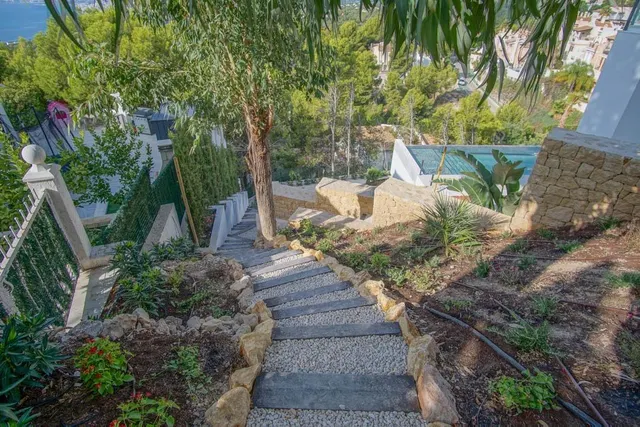 Villa moderna con vistas panorámicas al mar y a la montaña — 32