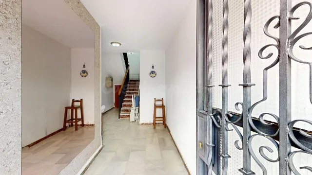 Edificio residencial con dos viviendas, local y cochera en S - foto 3