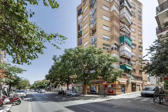 GRAN PISO JUNTO CAMPUS DE LA SALUD — 25